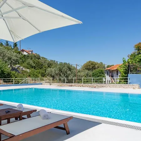 Alexa's & Elli's Swimming Pool 아파트