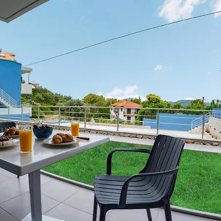 Alexa's & Elli's Swimming Pool Apartment