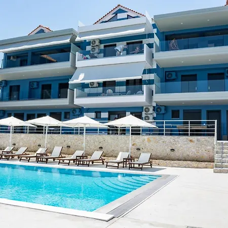 Alexa's & Elli's Swimming Pool Apartment Nikiana
