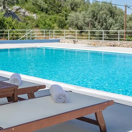 Alexa's & Elli's Swimming Pool Nikiana